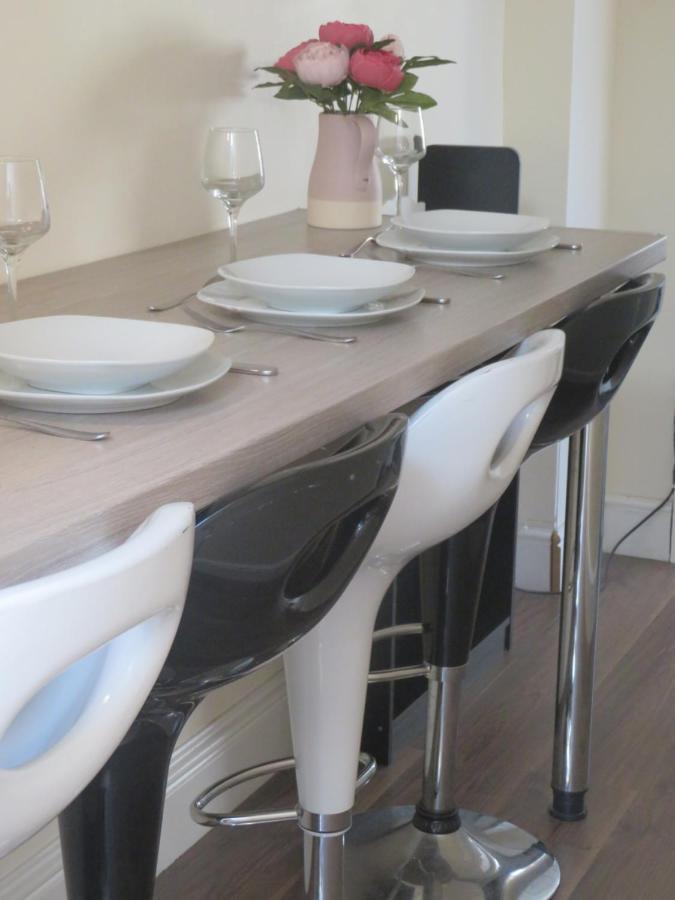 Entire 2 Bed Ground Floor Apartment Central But Quiet Newmarket  Kültér fotó