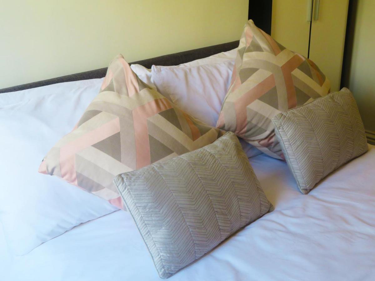 Entire 2 Bed Ground Floor Apartment Central But Quiet Newmarket  Kültér fotó